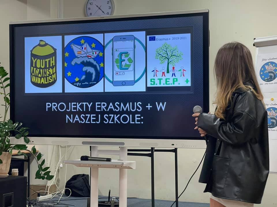 Miniaturka — 2021/2022 - O tym jak świętowaliśmy w Szkole EUROPEJSKI DZIEŃ JĘZYKÓW - 26.10.2021