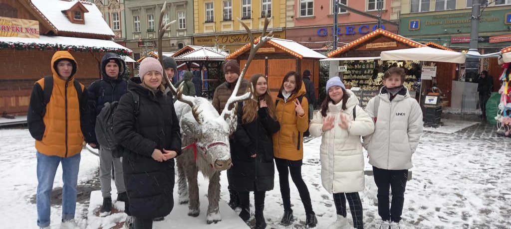 Miniaturka — 2022/2023 - Wycieczka klas przygotowawczych 1GP, 1HP i 1IP do Wrocławia na Jarmark Bożonarodzeniowy