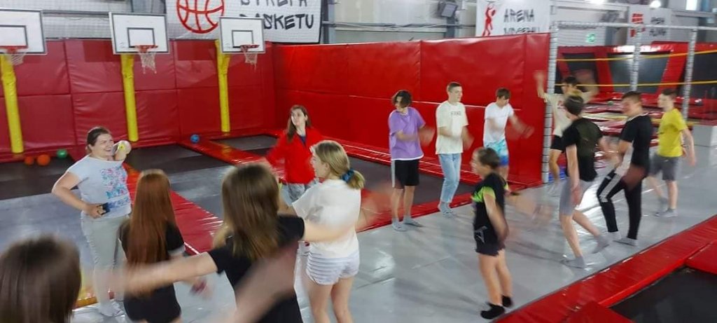 Miniaturka — 2020/2021 - Sposób na piątek czyli o wycieczce do Parku Trampolin klas pierwszych