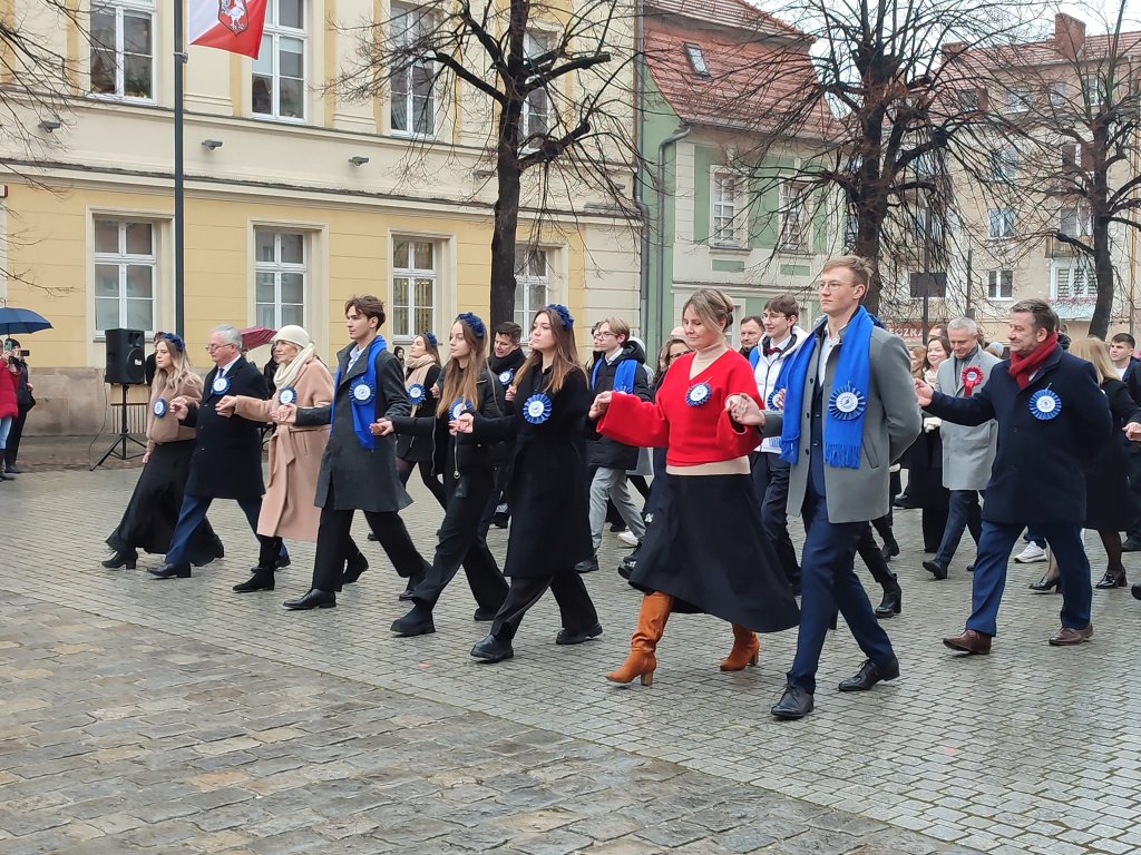 Miniaturka — 2023/2024 - Oławski Polonez Maturzystów